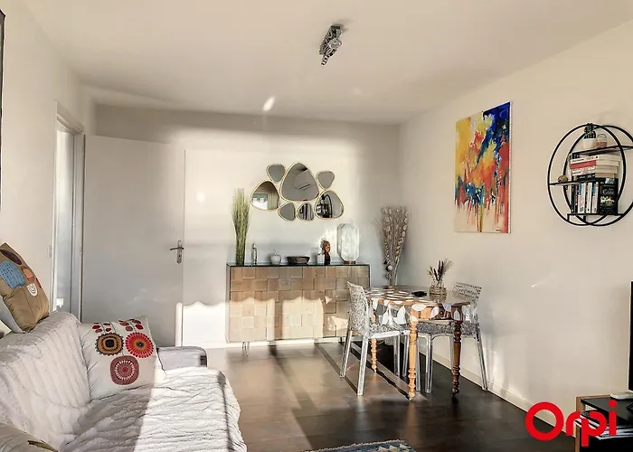 Splendide 2 Pieces Climatise Avec Piscine Et Garage Prive - Fr-1-647-6